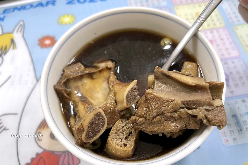 台中南屯│鄉遇麵棧。很淋辣乾拌麵與肉骨茶湯頗有特色
