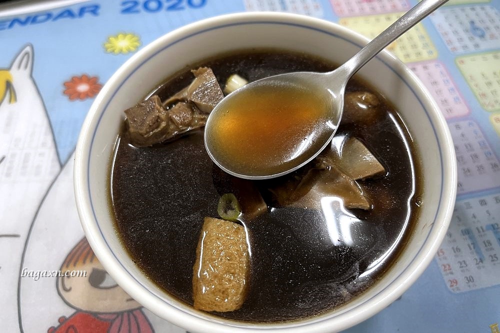 台中南屯│鄉遇麵棧。很淋辣乾拌麵與肉骨茶湯頗有特色