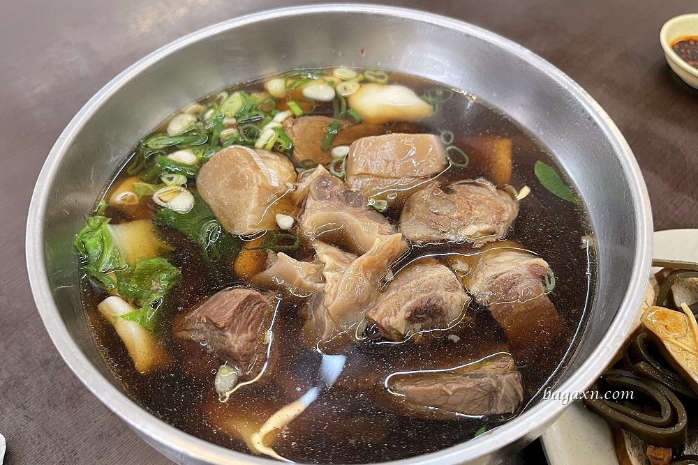台中南屯│鮮道口福牛肉麵南屯店。牛肉大塊口味不錯
