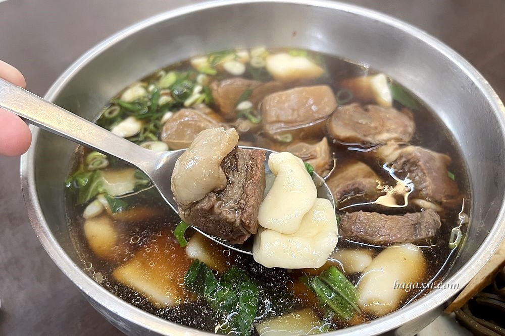 台中南屯│鮮道口福牛肉麵南屯店。牛肉大塊口味不錯