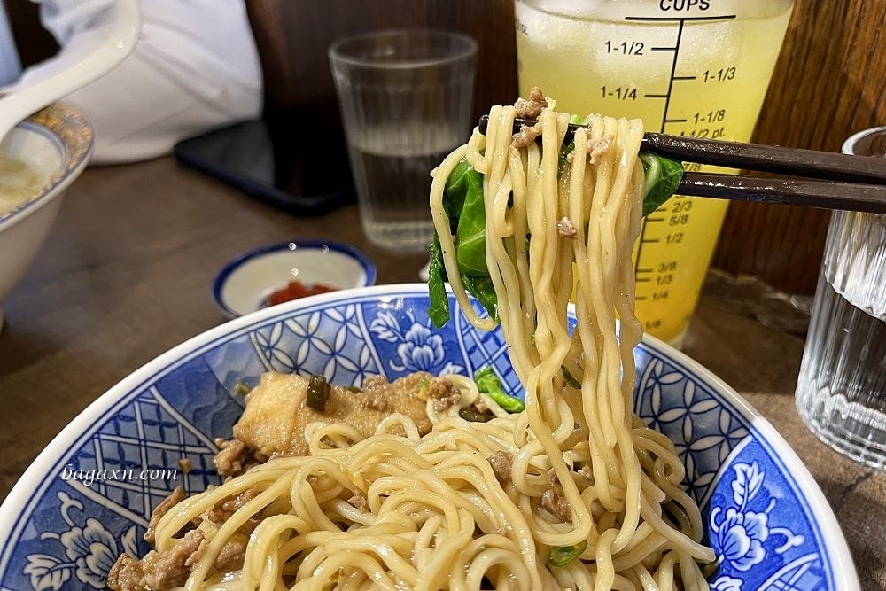 台中南屯│春梅家。美味的家常麵食館，剝皮辣椒肉醬麵好吃
