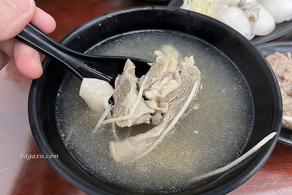 台中南屯│彰化阿添蛤仔麵台中分店。滿滿蛤仔免剝殼吃起來HEN爽