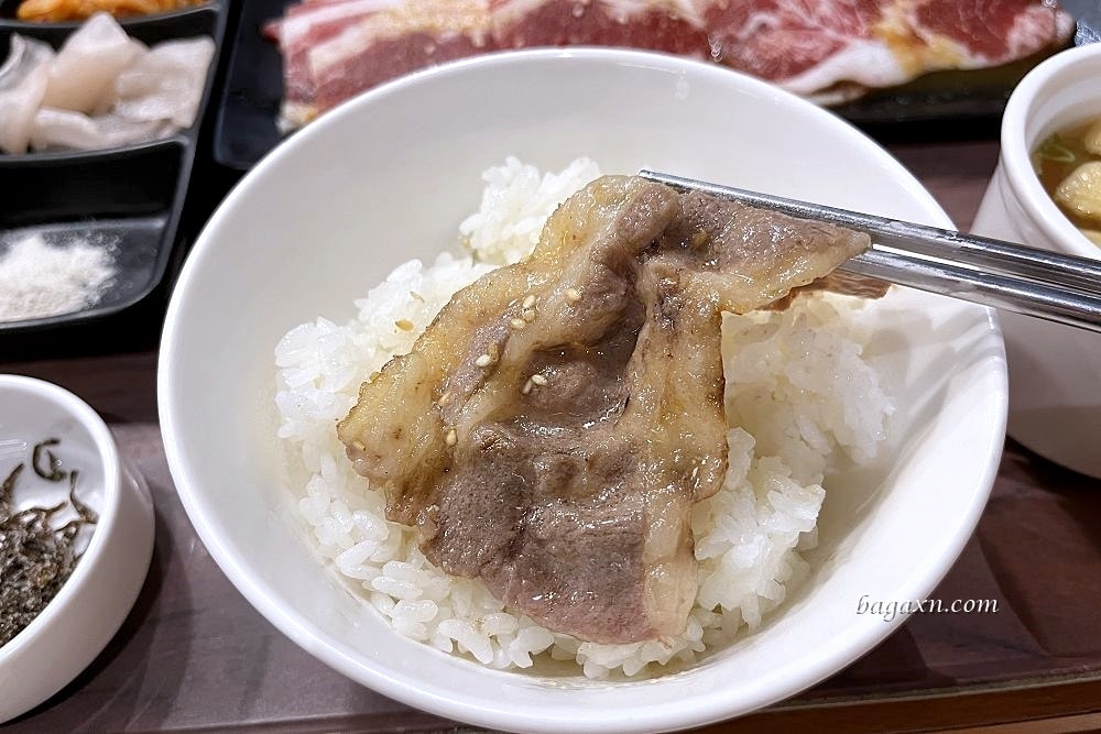 台中南屯│one&one燒肉大墩店。有雞軟骨超讚~一人吃燒肉也不尷尬