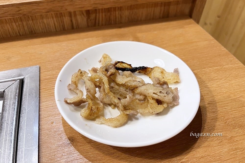 台中南屯│one&one燒肉大墩店。有雞軟骨超讚~一人吃燒肉也不尷尬