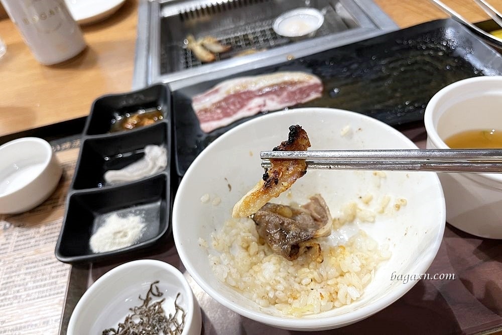 台中南屯│one&one燒肉大墩店。有雞軟骨超讚~一人吃燒肉也不尷尬