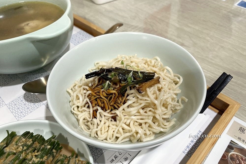 台中南屯│龍涎居好湯-南屯旗艦店。雞湯專賣店，但我覺得麵更美味