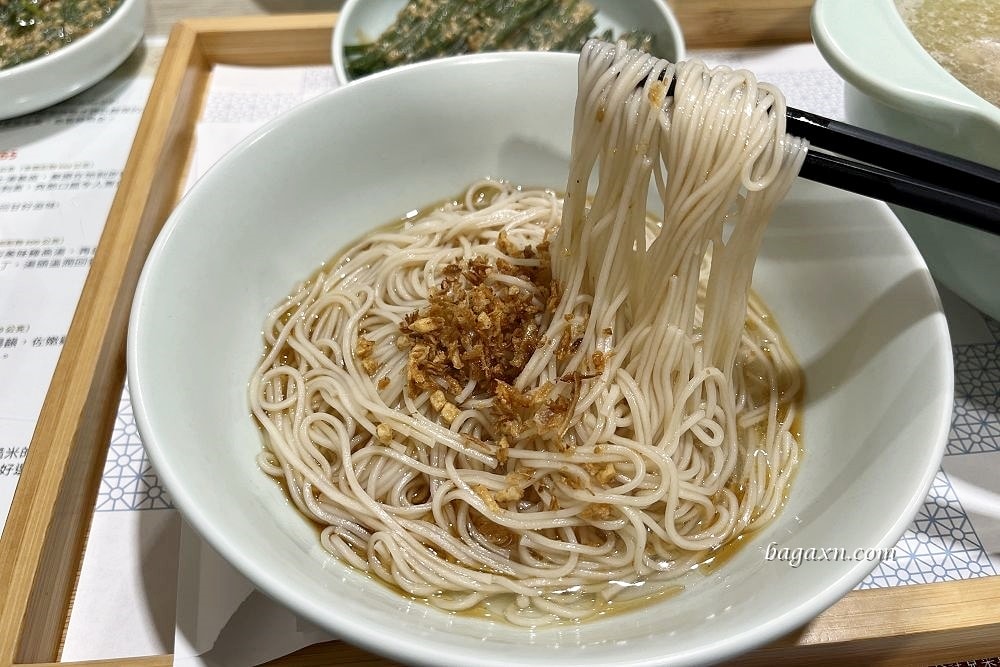 台中南屯│龍涎居好湯-南屯旗艦店。雞湯專賣店，但我覺得麵更美味