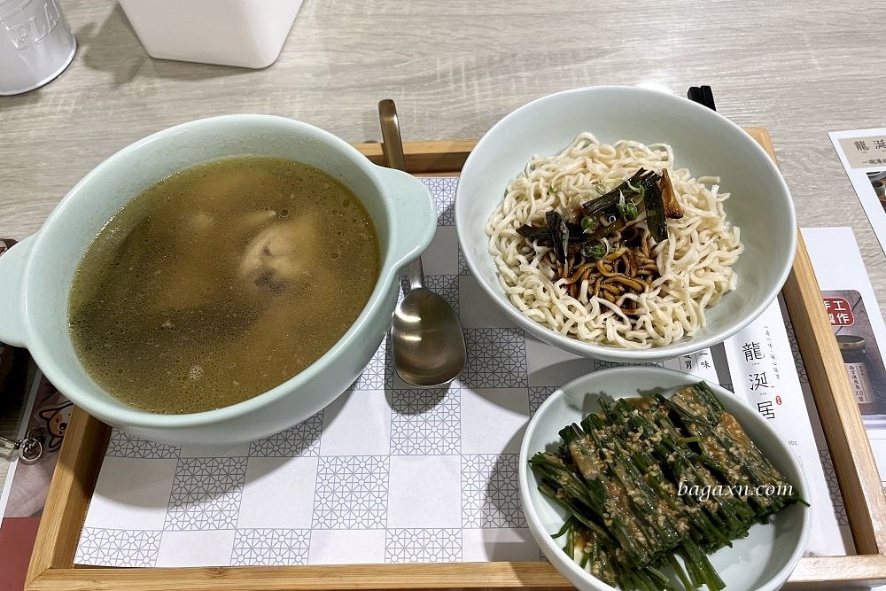 台中南屯│龍涎居好湯-南屯旗艦店。雞湯專賣店，但我覺得麵更美味