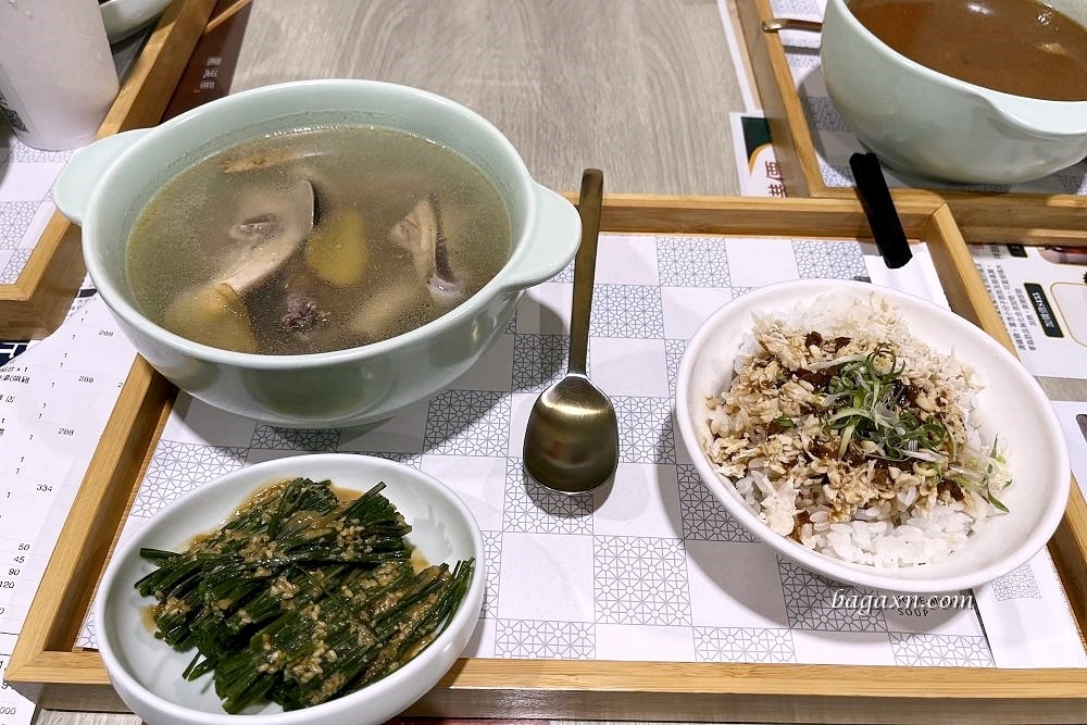 台中南屯│龍涎居好湯-南屯旗艦店。雞湯專賣店，但我覺得麵更美味