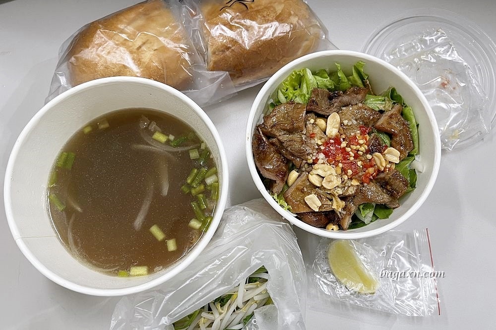 台中南屯│珊珊越南美食。法國麵包料多脆口，料多清爽無負擔