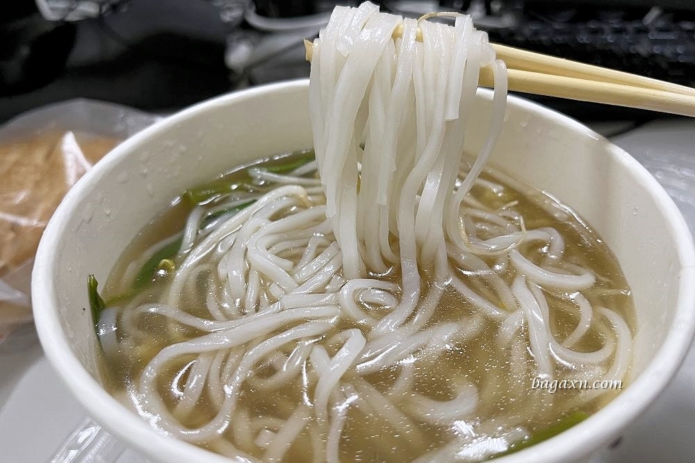 台中南屯│珊珊越南美食。法國麵包料多脆口，料多清爽無負擔