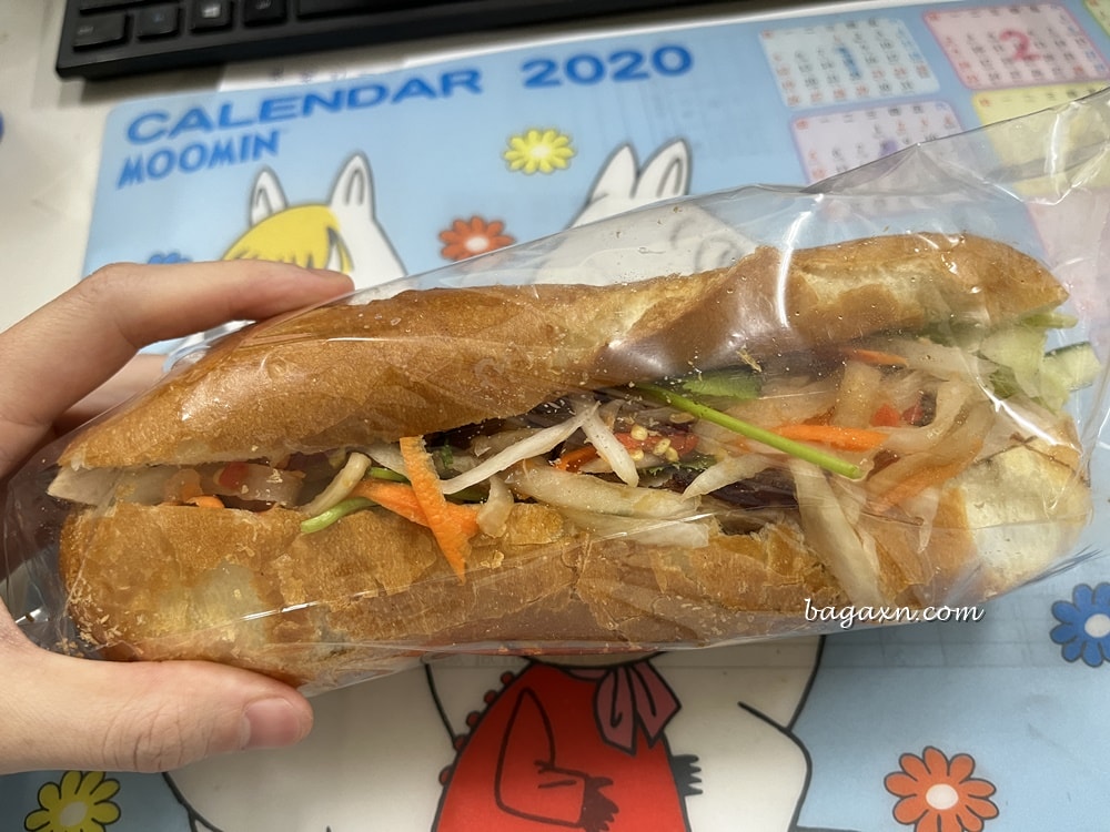 台中南屯│珊珊越南美食。法國麵包料多脆口，料多清爽無負擔