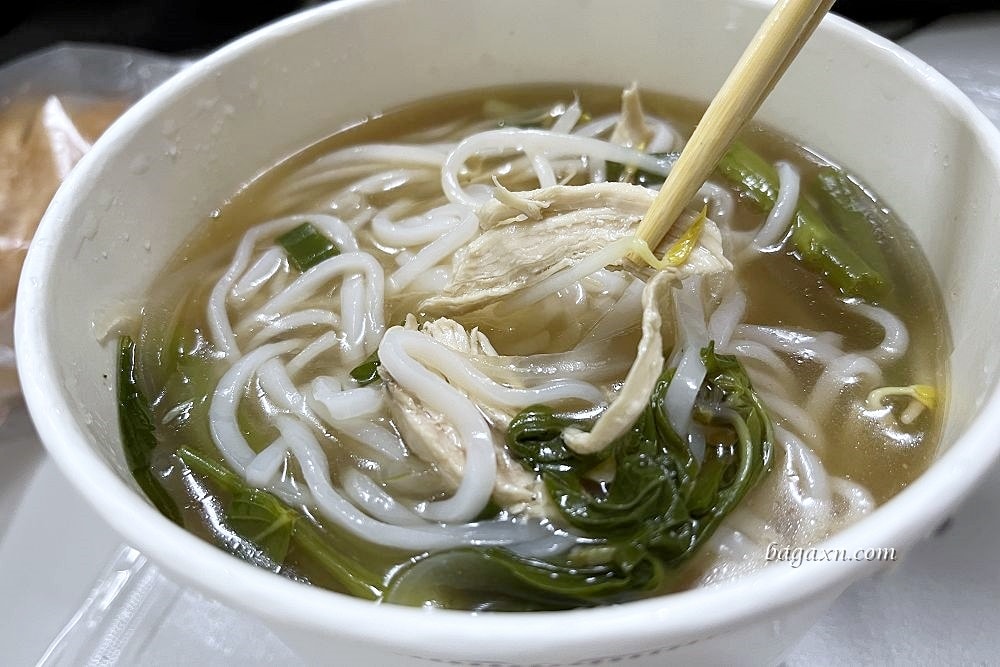 台中南屯│珊珊越南美食。法國麵包料多脆口，料多清爽無負擔