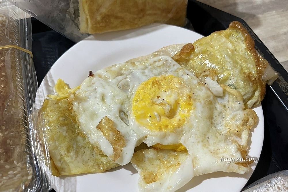 高雄早餐│興隆居。湯包是招牌，但我覺得燒餅更讚