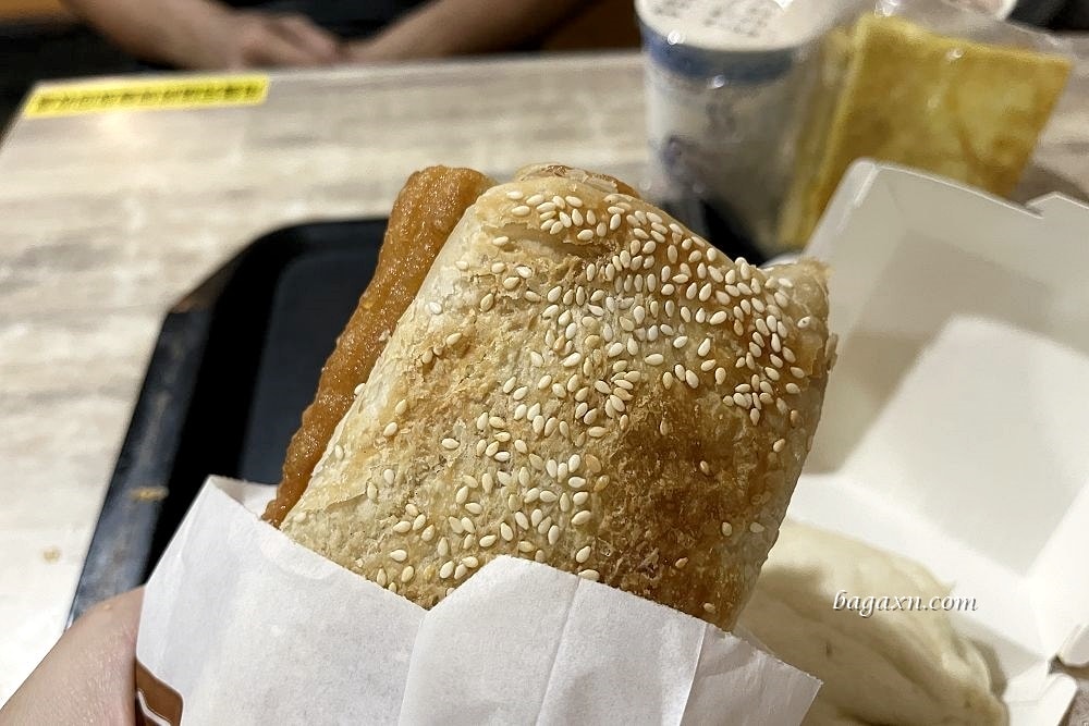 高雄早餐│興隆居。湯包是招牌，但我覺得燒餅更讚