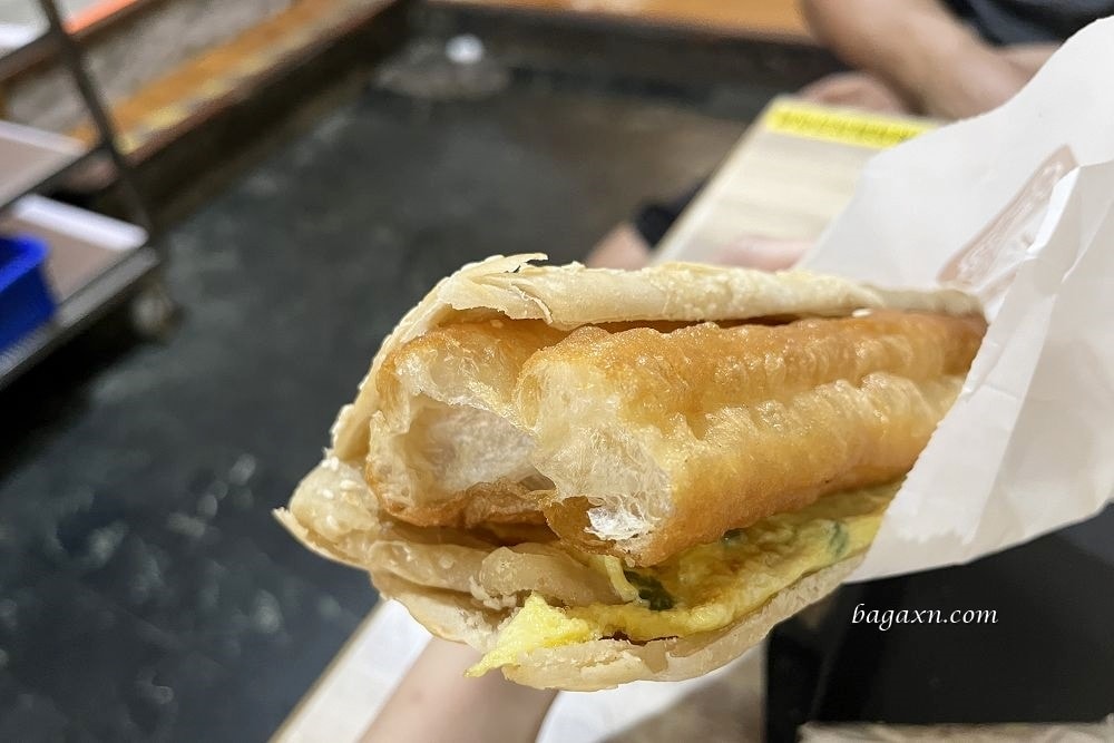 高雄早餐│興隆居。湯包是招牌，但我覺得燒餅更讚