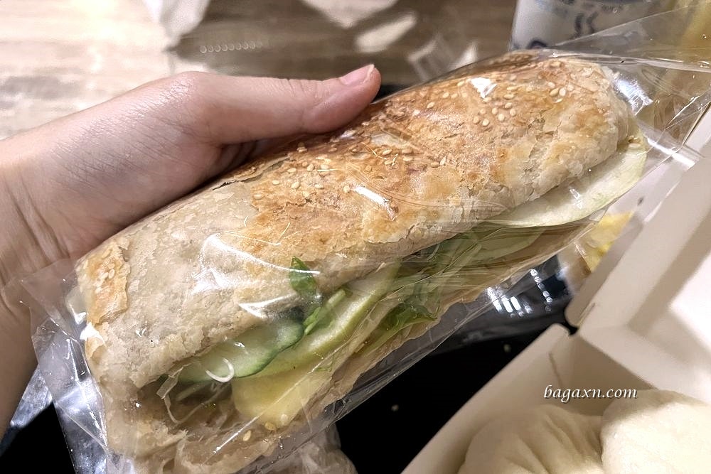 高雄早餐│興隆居。湯包是招牌，但我覺得燒餅更讚