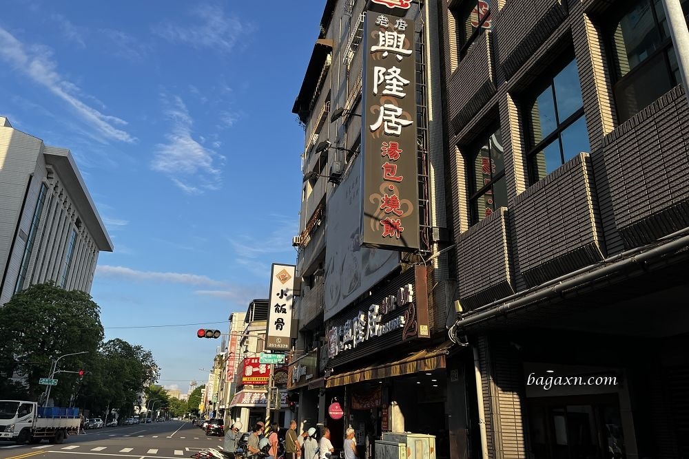 高雄早餐│興隆居。湯包是招牌，但我覺得燒餅更讚