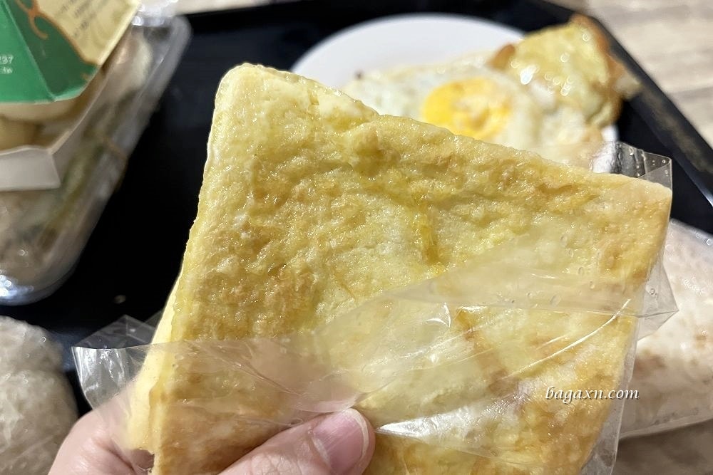 高雄早餐│興隆居。湯包是招牌，但我覺得燒餅更讚