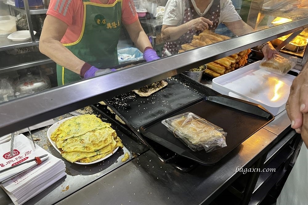 高雄早餐│興隆居。湯包是招牌，但我覺得燒餅更讚
