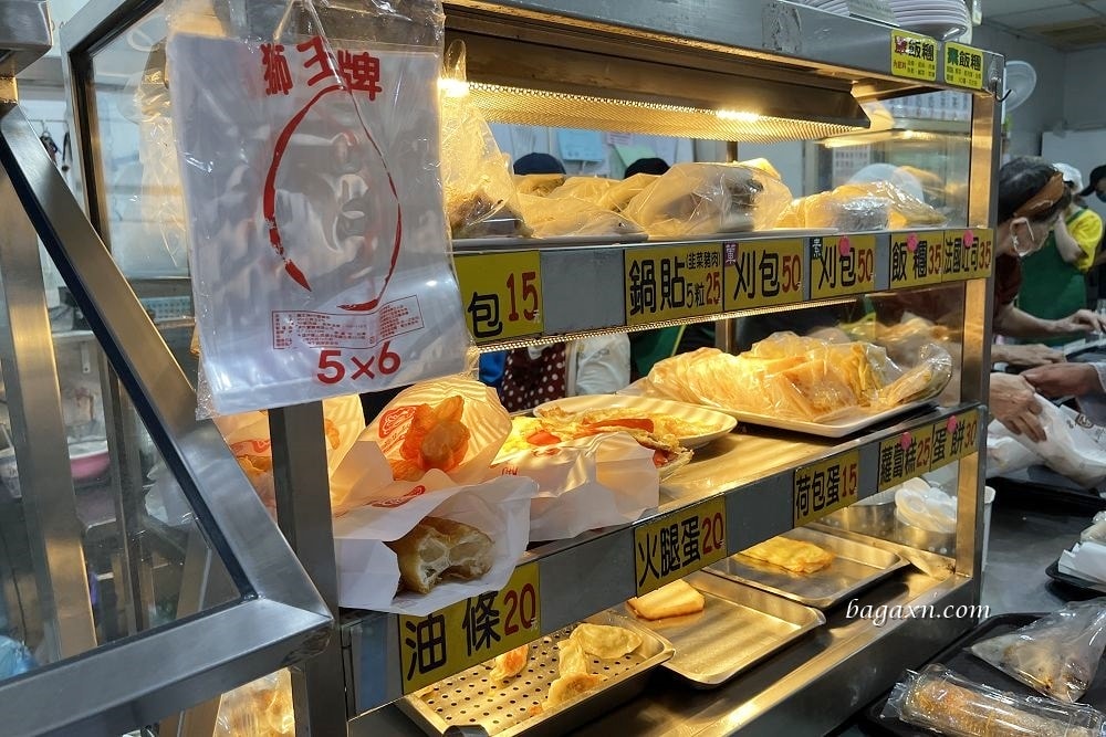 高雄早餐│興隆居。湯包是招牌，但我覺得燒餅更讚