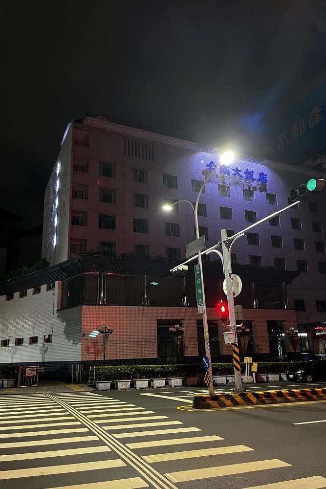 台南住宿│台南大飯店。簡單乾淨，Buffet早餐午餐都還不錯