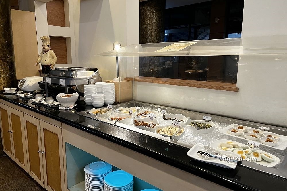 台南住宿│台南大飯店。簡單乾淨，Buffet早餐午餐都還不錯