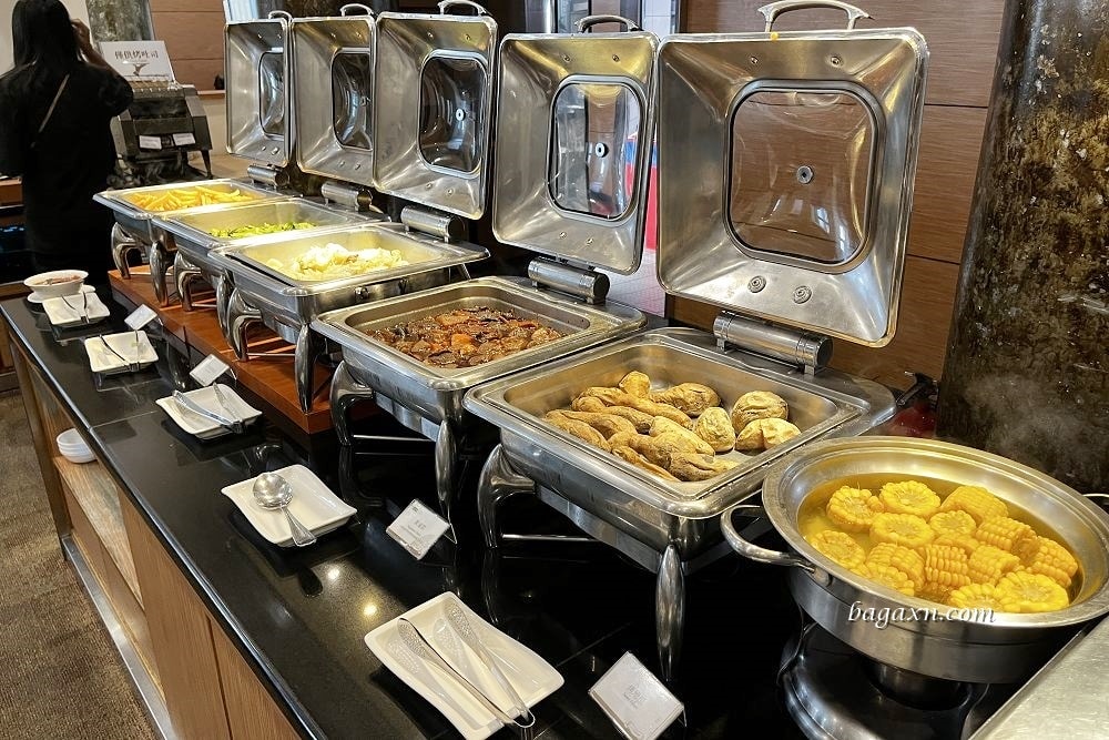 台南住宿│台南大飯店。簡單乾淨，Buffet早餐午餐都還不錯