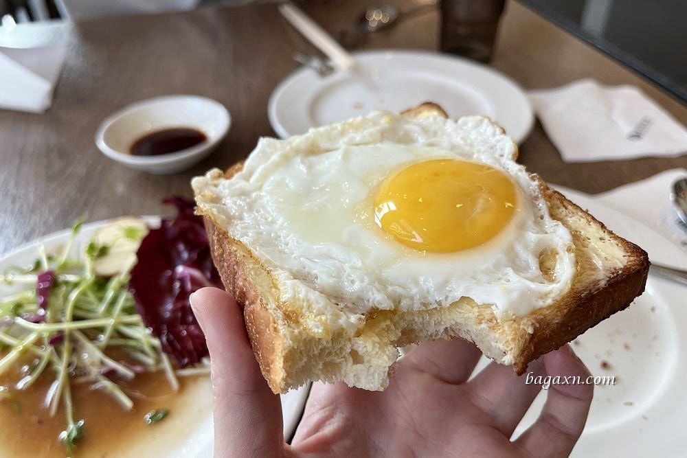 台南住宿│台南大飯店。簡單乾淨，Buffet早餐午餐都還不錯