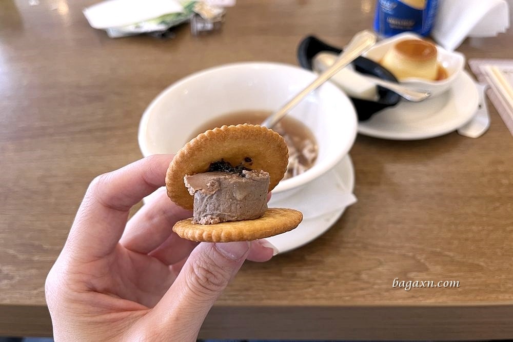 台南住宿│台南大飯店。簡單乾淨，Buffet早餐午餐都還不錯