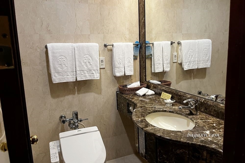 台南住宿│台南大飯店。簡單乾淨，Buffet早餐午餐都還不錯