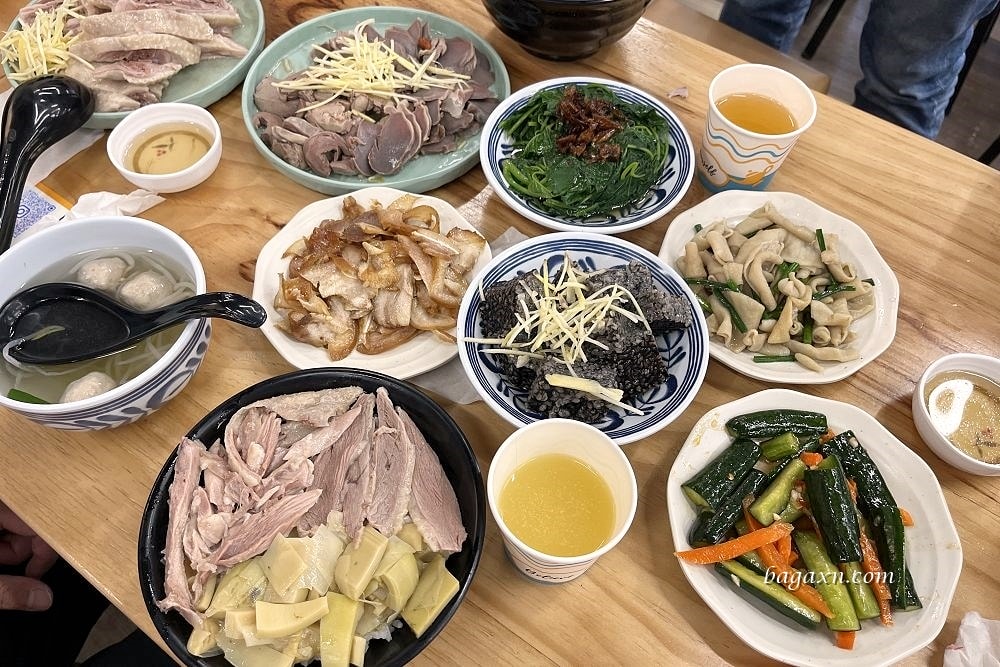 台中南屯│酉金鵝惠文店。鵝肉好吃，小吃店但可以吃得超豐盛