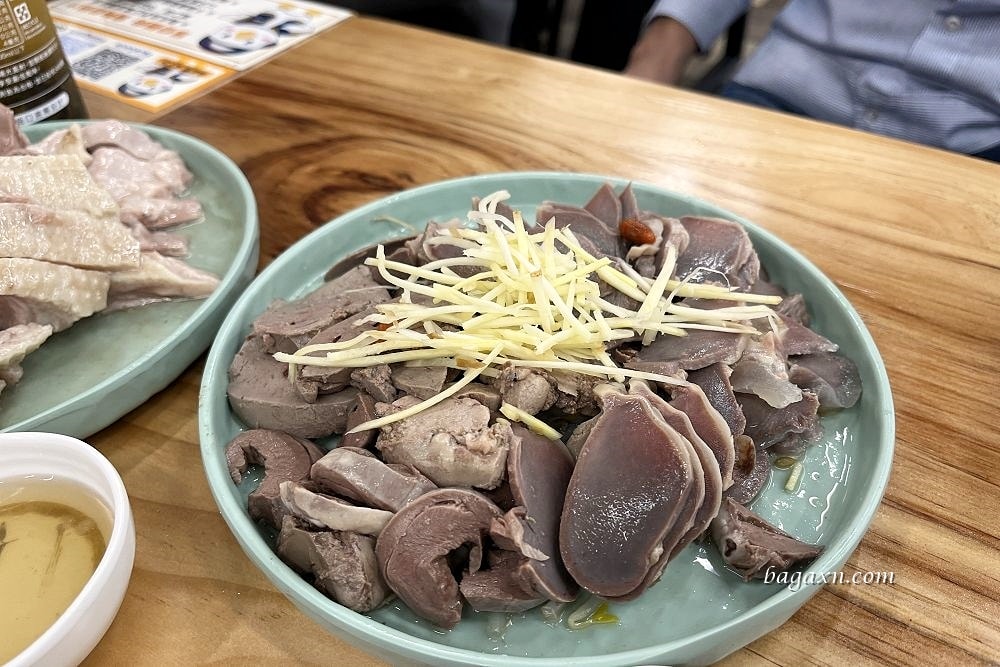 台中南屯│酉金鵝惠文店。鵝肉好吃，小吃店但可以吃得超豐盛