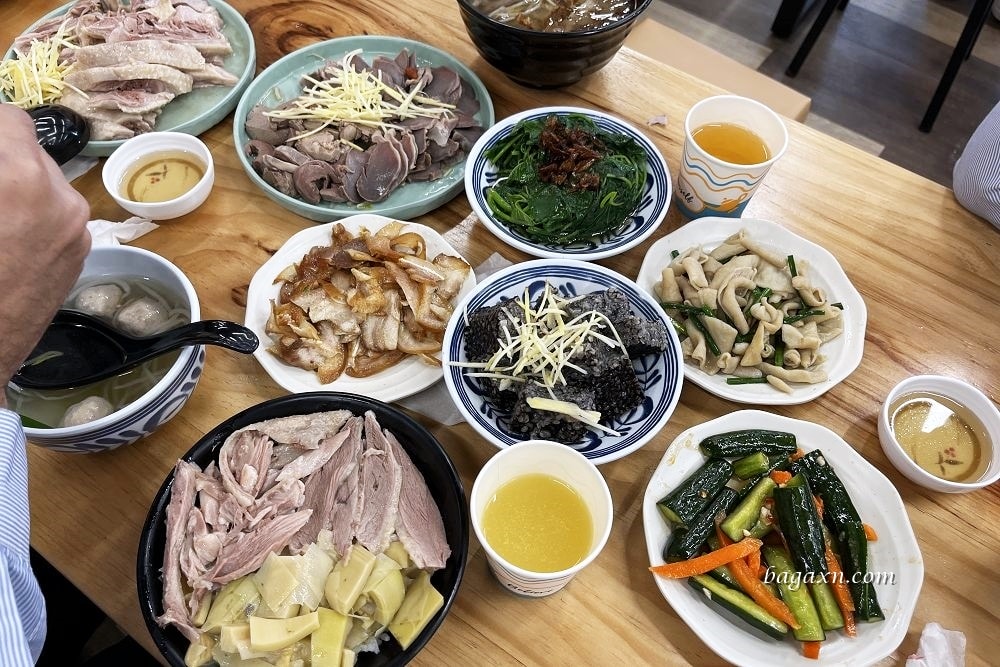 台中南屯│酉金鵝惠文店。鵝肉好吃，小吃店但可以吃得超豐盛