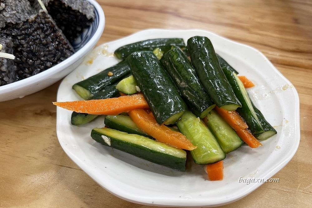 台中南屯│酉金鵝惠文店。鵝肉好吃，小吃店但可以吃得超豐盛