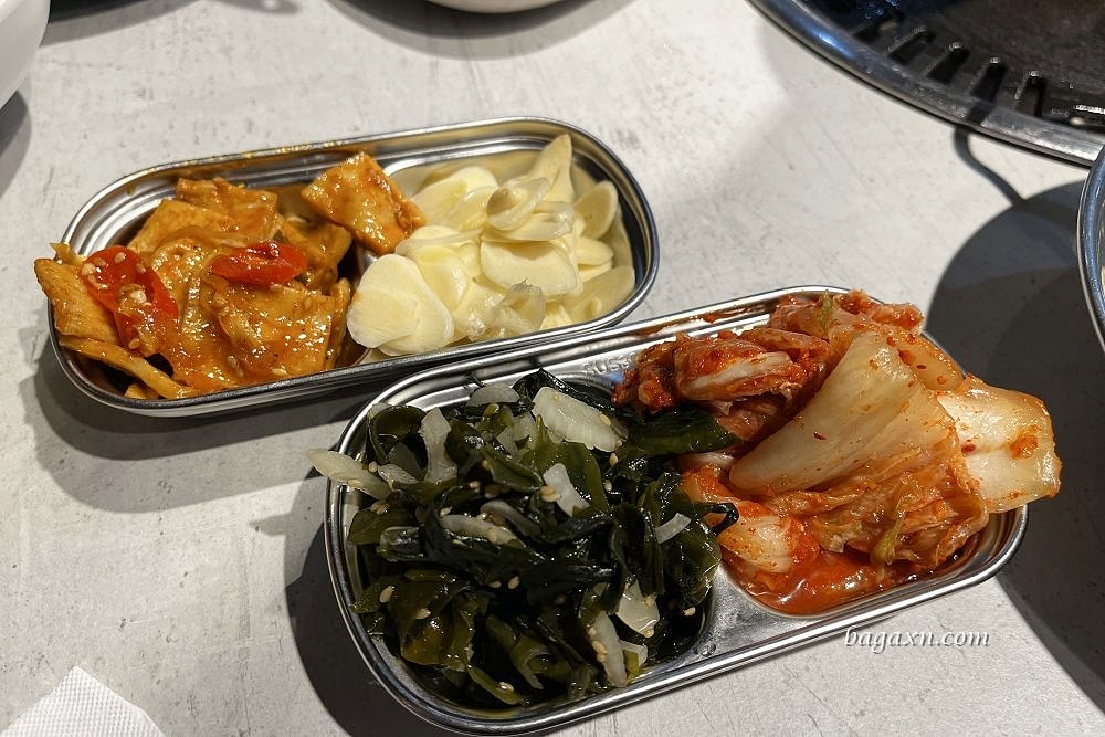 台中北屯│料韓男韓國熟成烤五花肉。桌邊代烤服務好，小菜吃到飽