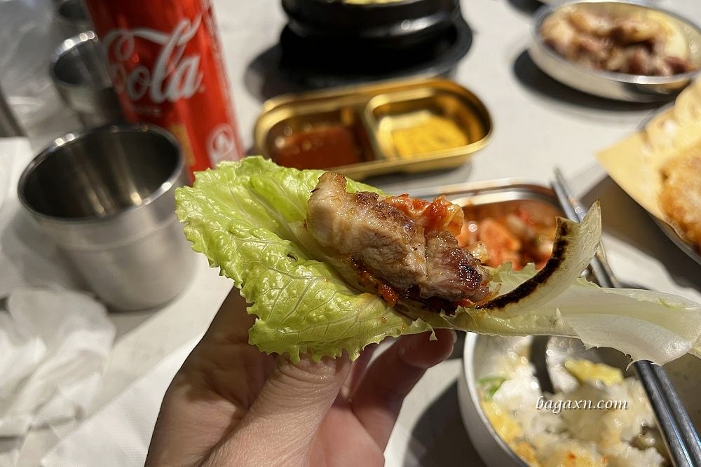 台中北屯│料韓男韓國熟成烤五花肉。桌邊代烤服務好，小菜吃到飽