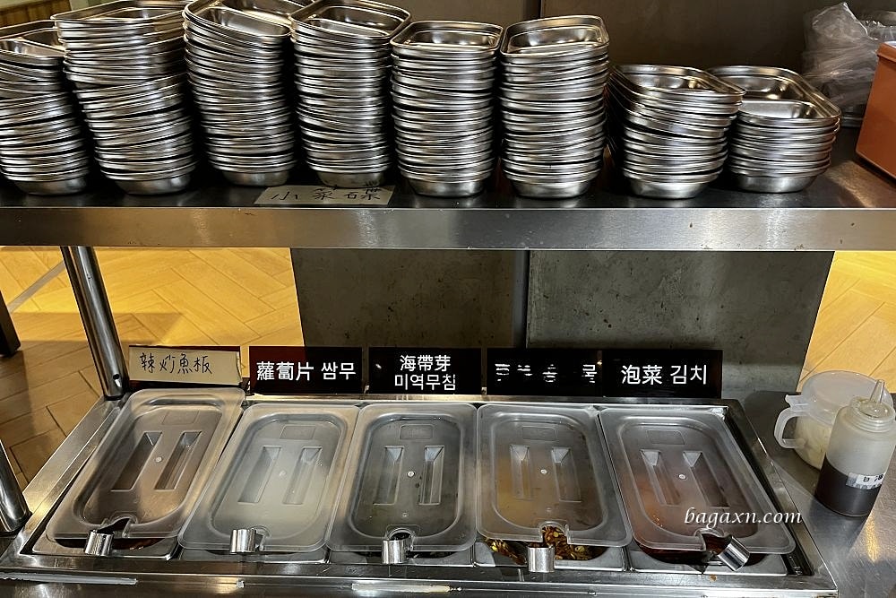 台中北屯│料韓男韓國熟成烤五花肉。桌邊代烤服務好，小菜吃到飽