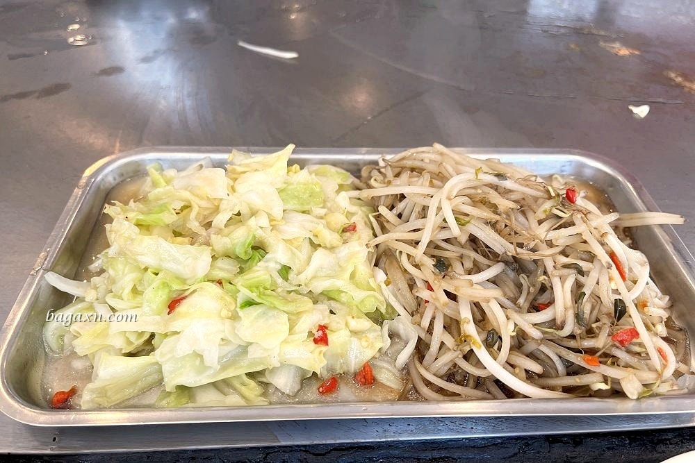 台中南屯│大埔鐵板燒86店/龍饌鐵板燒(五權西店)。兩間差不多，龍饌有送荷包蛋