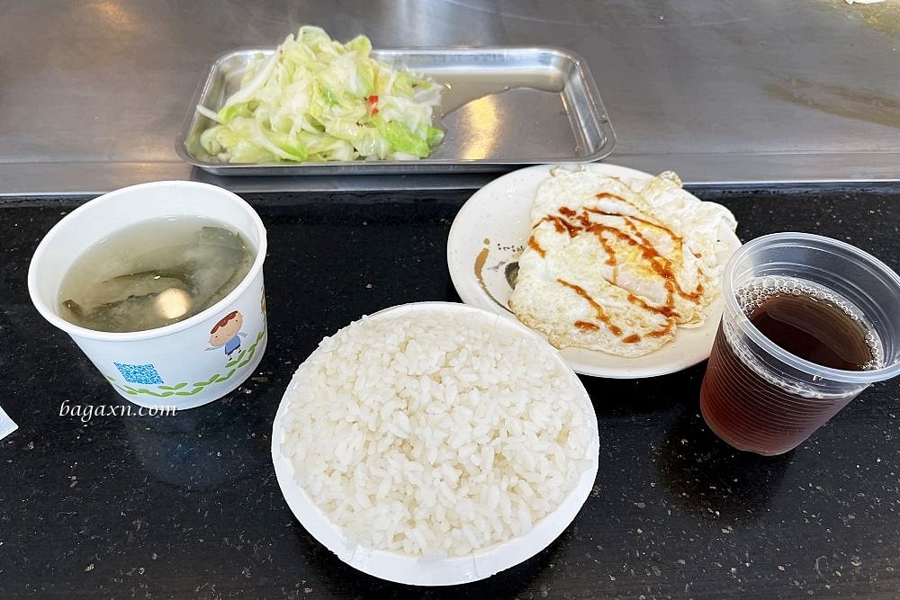 台中南屯│大埔鐵板燒86店/龍饌鐵板燒(五權西店)。兩間差不多，龍饌有送荷包蛋