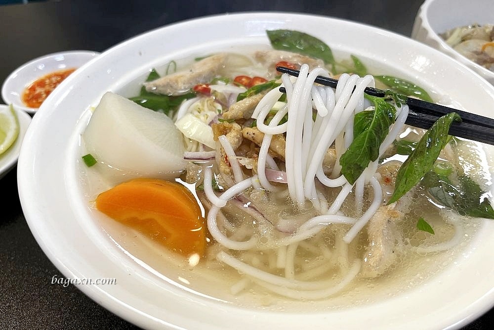 台中南屯│Pho Chic 越南河粉專賣店。河粉清爽可口，越南麵包也很好吃