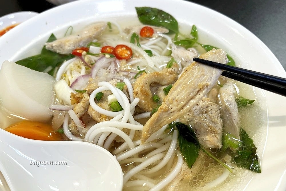 台中南屯│Pho Chic 越南河粉專賣店。河粉清爽可口，越南麵包也很好吃