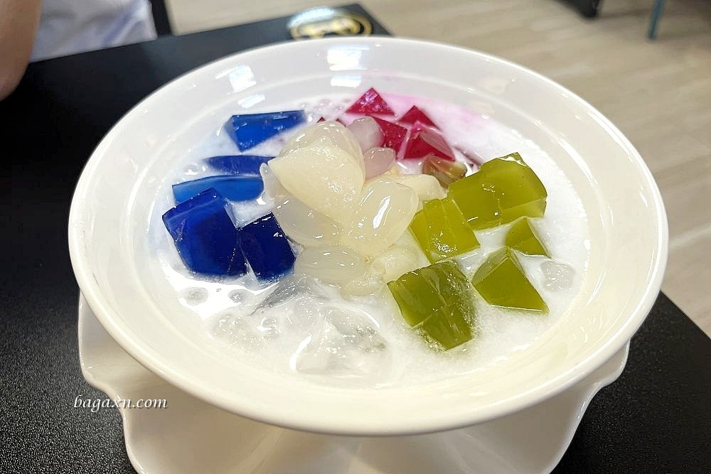 台中南屯│Pho Chic 越南河粉專賣店。河粉清爽可口，越南麵包也很好吃