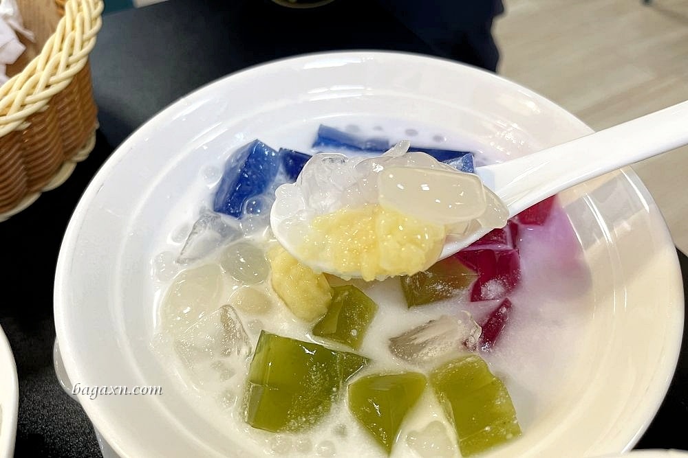 台中南屯│Pho Chic 越南河粉專賣店。河粉清爽可口，越南麵包也很好吃