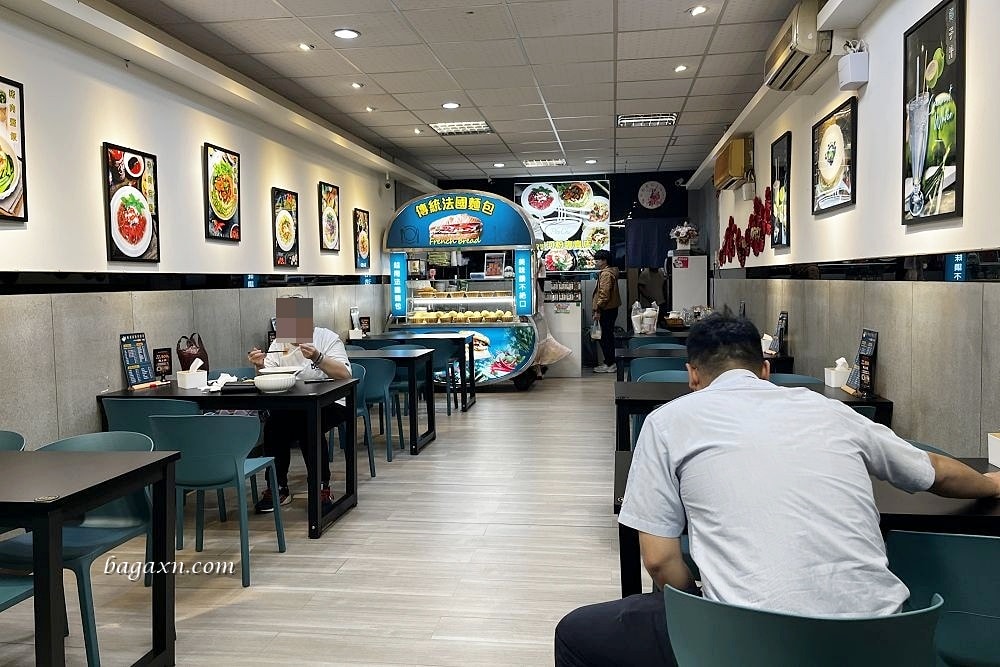 台中南屯│Pho Chic 越南河粉專賣店。河粉清爽可口，越南麵包也很好吃