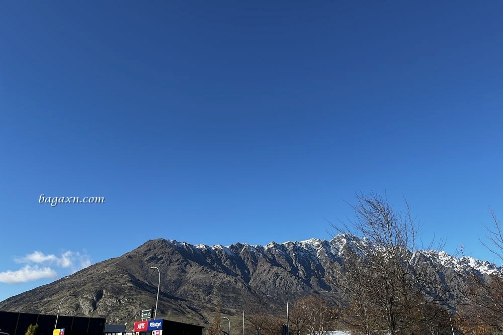 紐西蘭皇后鎮住宿│Blue Peaks Lodge藍峰旅館。距市中心近，廚具一應俱全