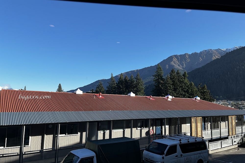 紐西蘭皇后鎮住宿│Blue Peaks Lodge藍峰旅館。距市中心近，廚具一應俱全
