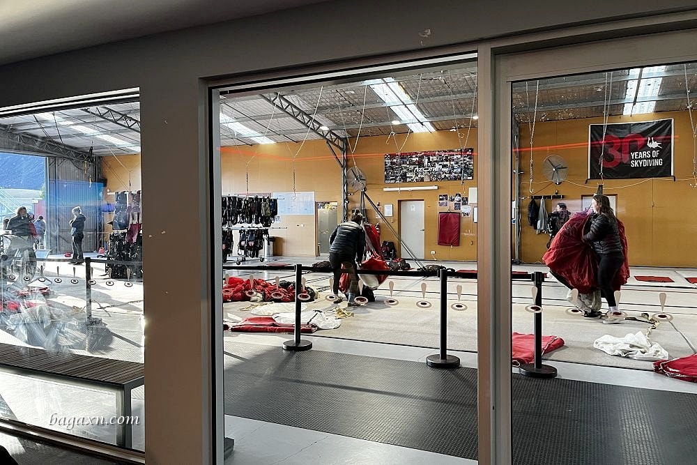 紐西蘭皇后鎮│Nzone Skydive 高空跳傘體驗。人生第一次也是最後一次啦 - 第10張圖 紐西蘭皇后鎮│Nzone Skydive 高空跳傘體驗。人生第一次也是最後一次啦