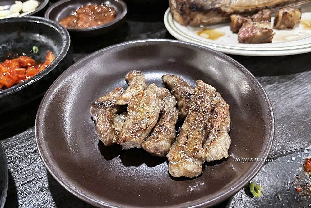 台中南屯│DEG 度 韓國燒肉概念。桌邊代烤服務，吃完沒油煙味超讚