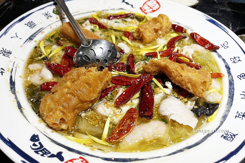 台中南屯│刁民酸菜魚公益店。偏油了點,但酸酸辣辣很下飯 - 第4張圖 台中南屯│刁民酸菜魚公益店。偏油了點,但酸酸辣辣很下飯